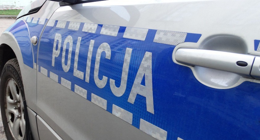 Kompletnie pijany kierowca uderzył Hondą w Passata. Uciekł z miejsca zdarzenia