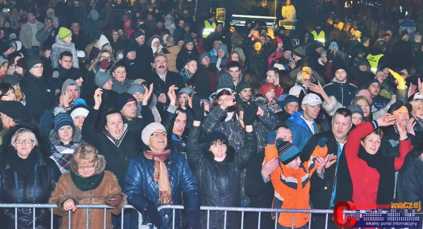 Ciechanowianie powitali Nowy Rok! Tak bawili się podczas Sylwestra przed Ratuszem (zdjęcia)
