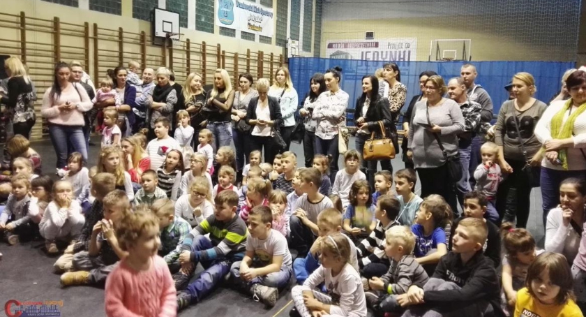 Mieszkańcy Śródmieścia bawili się podczas osiedlowej choinki (wideo/zdjęcia)