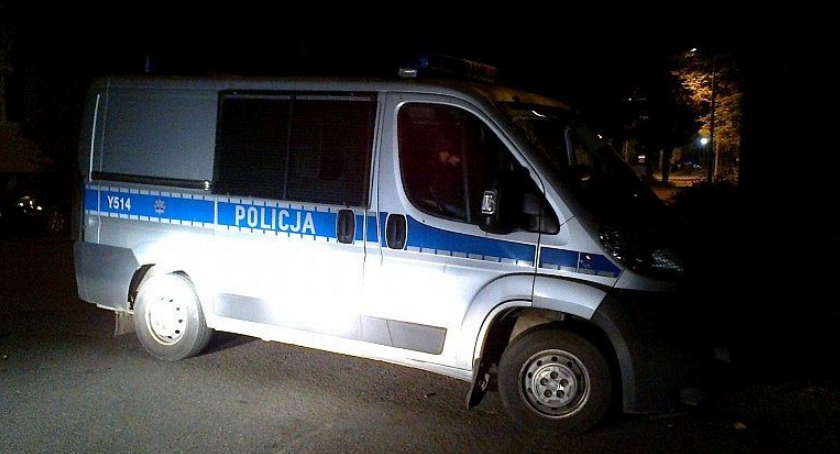 U sąsiadów: Ukradli 6 telewizorów i 35 laptopów. Podczas ucieczki staranowali policyjny radiowóz