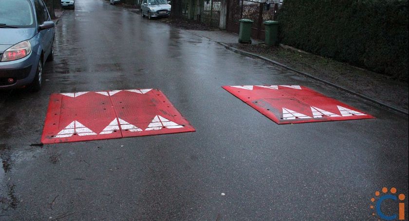 W Ciechanowie pojawiły się kolejne progi zwalniające [zdjęcia]