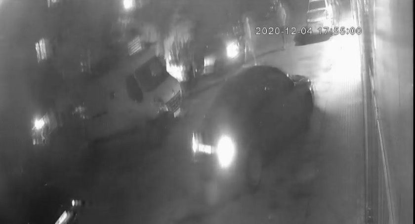 Uszkodził samochód na ul. Pułtuskiej. Szuka go policja [wideo]