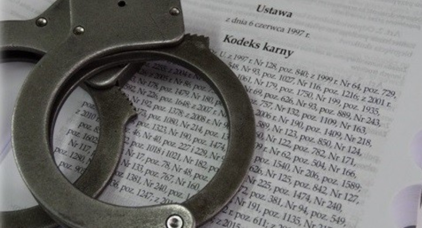 U sąsiadów: 23-latek kilkakrotnie ranił nożem swojego kolegę