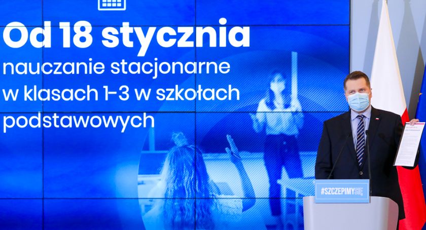Najmłodsi wracają do szkoły. Jakie obostrzenia nadal obowiązują?