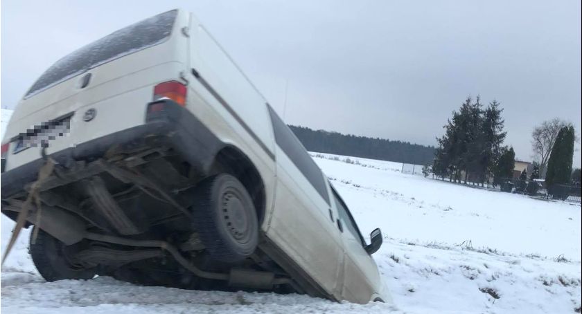 Czytelnicy ostrzegają: ślisko na drogach! [zdjęcia]