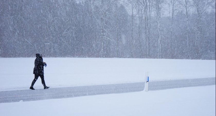 IMGW: Zawieje i zamiecie śnieżne w powiecie ciechanowskim