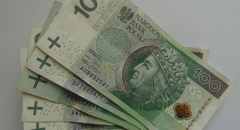 Chcesz nadal otrzymywać 500 plus? Nie przegap tych terminów!
