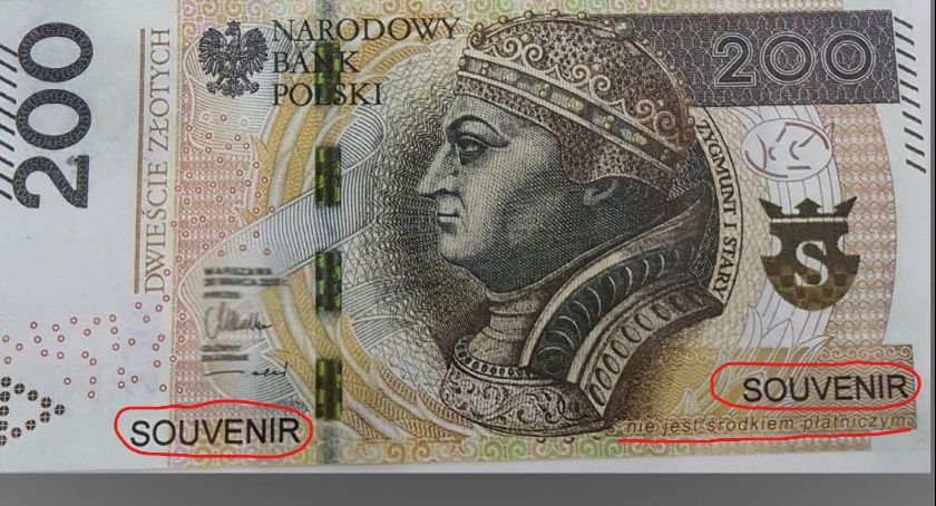 Nastolatek zapłacił za zakupy banknotem do gier