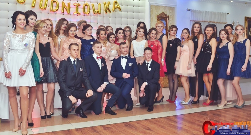 Studniówki w Ciechanowie czas zacząć! Bal maturalny 2017 w Zespole Szkół nr 3 [zdjęcia]