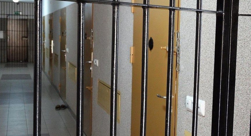 Ścigany za zabójstwo sam zgłosił się na policję. Grozi mu dożywocie