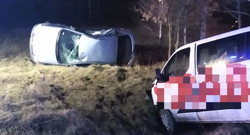 Dostawczak uderzył w osobówkę [zdjęcia]