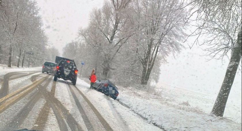 Czytelnicy ostrzegają: ślisko na drogach w naszym powiecie!