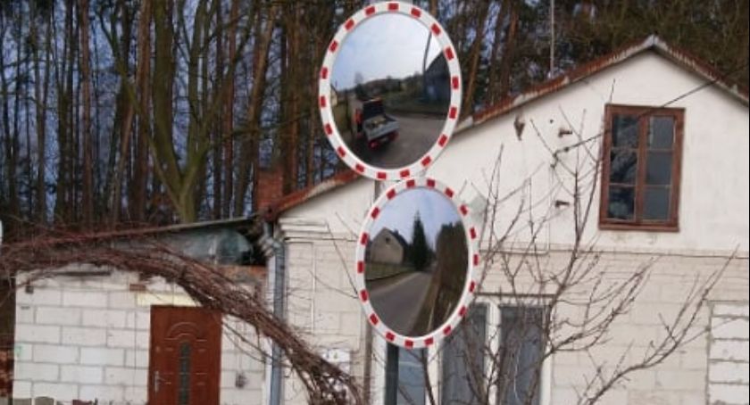 Po wnioskach mieszkańców i radnej zamontowali lustra drogowe