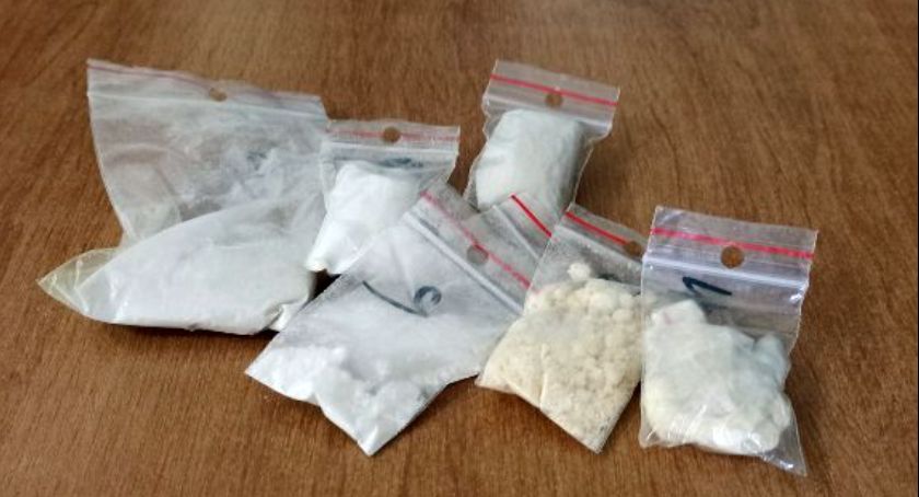 Narkotyki schował w piecu. Odpowie też za kradzieże sklepowe