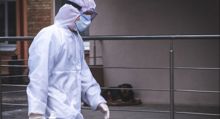 Lekarze i pielęgniarki z Ciechanowa oddelegowani do szpitali tymczasowych