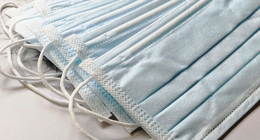 Strażacy dowieźli maseczki do wszystkich parafii w powiecie ciechanowskim