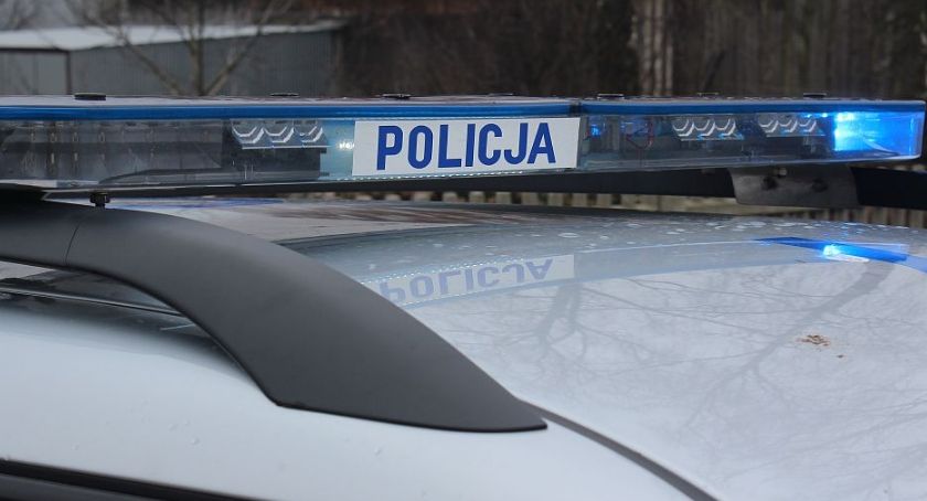 Młody motocyklista uderzył w samochód na ul. Sienkiewicza