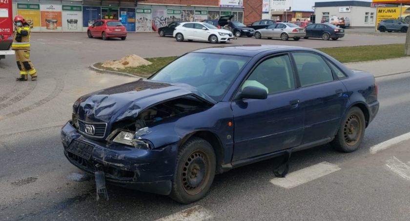 Zderzenie samochodów na ul. Pułtuskiej [zdjęcia]