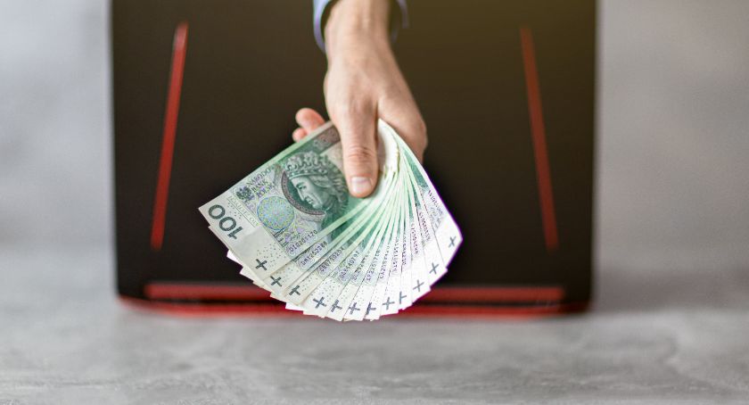 Chwilówka czy pożyczka ratalna – co lepsze?