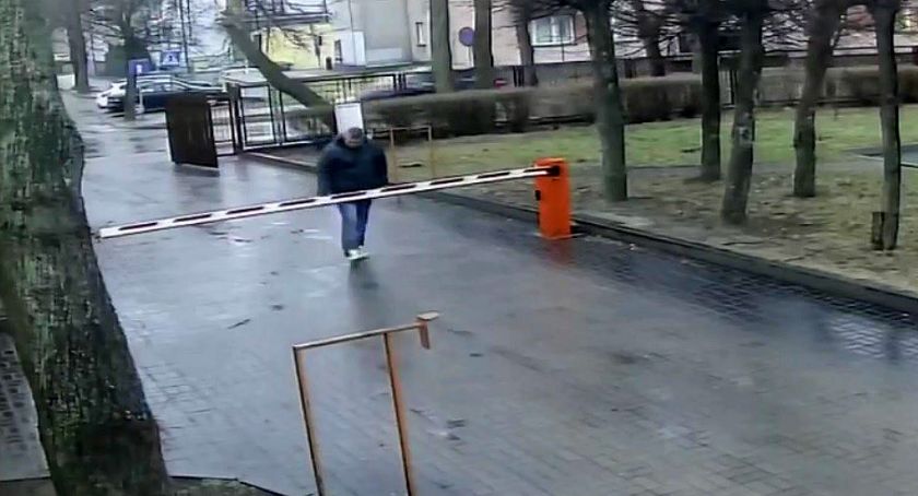 Uszkodził szlaban w Ciechanowie. Szuka go policja [wideo]
