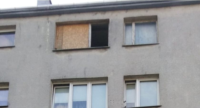 Z ostatniej chwili. Mężczyzna wyskoczył z 4 piętra w Ciechanowie [zdjęcia]