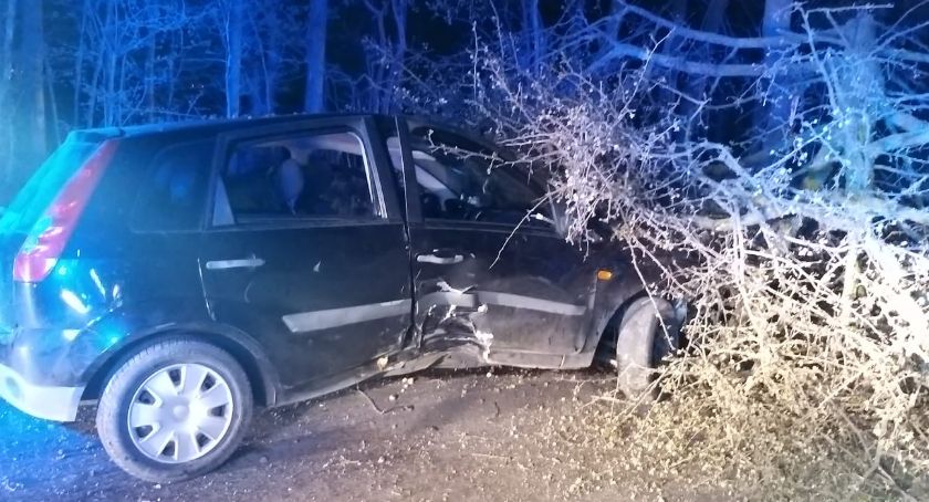 Nocny wypadek w powiecie ciechanowskim [zdjęcia]