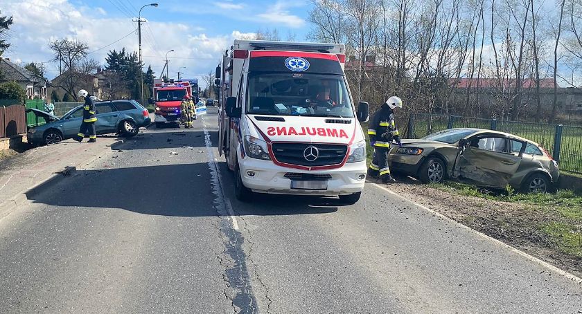 Wyprzedzał i doprowadził do zderzenia trzech pojazdów [zdjęcia]