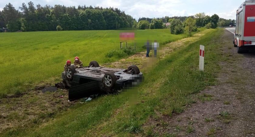 Dachowało BMW. Kierowca próbował uciec