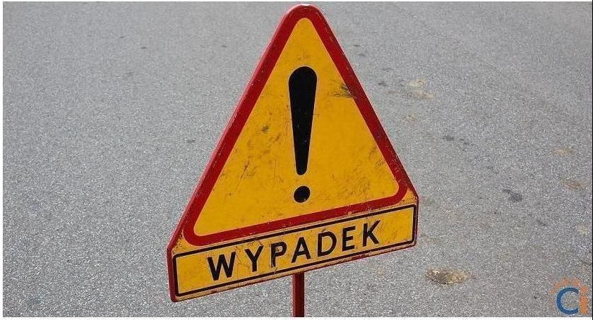 Zderzenie osobówek na pętli miejskiej. Sprawcą nastolatek