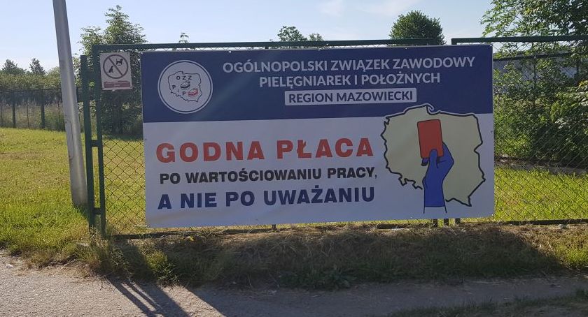 W całym kraju strajkują pielęgniarki i położne. W Ciechanowie odbywa się akcja solidarnościowa [zdjęcia]