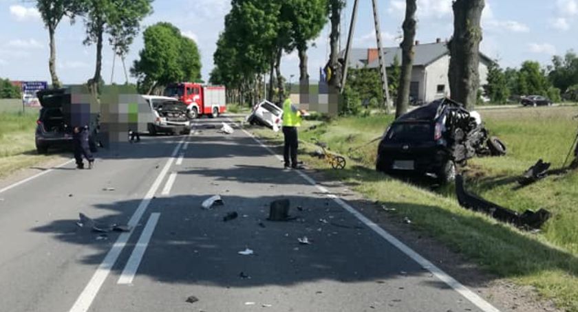 Nietrzeźwy spowodował wypadek. Dwie osoby zostały ranne [zdjęcia]
