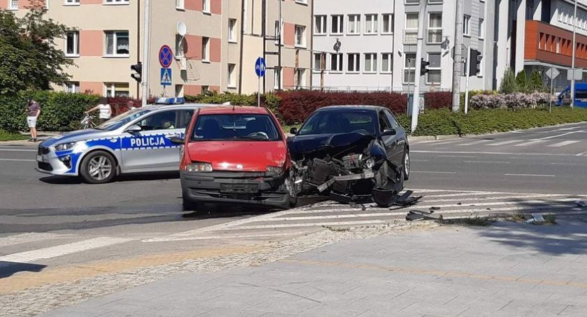 Znów to samo skrzyżowanie. Zderzenie osobówek w centrum Ciechanowa