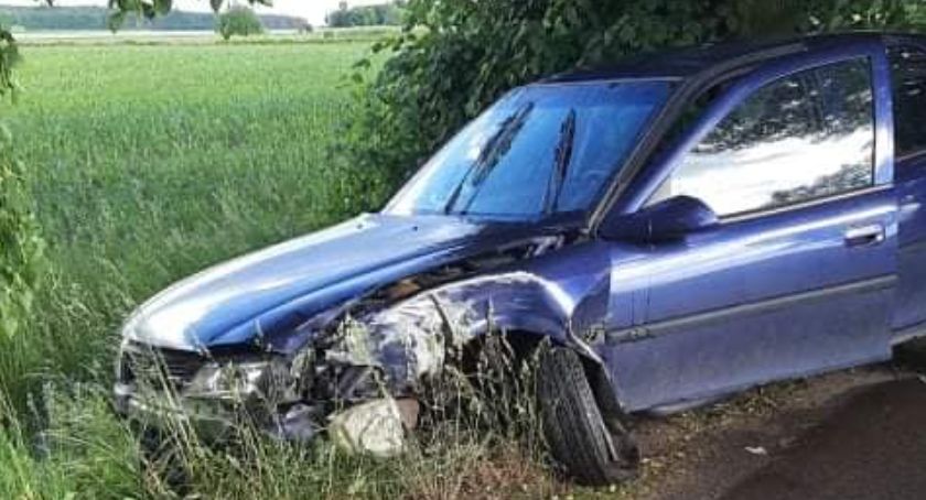 Kierująca Oplem uderzyła w drzewo