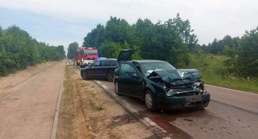 Zderzenie osobówek na drodze Ciechanów-Sońsk