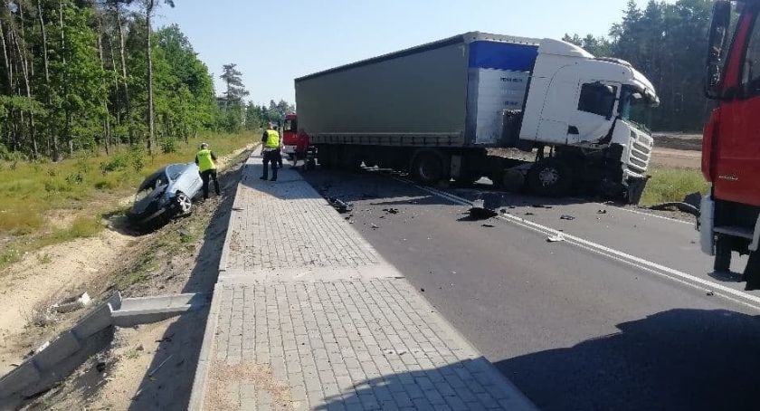 Z ostatniej chwili: Poważny wypadek w powiecie ciechanowskim. Droga jest zablokowana