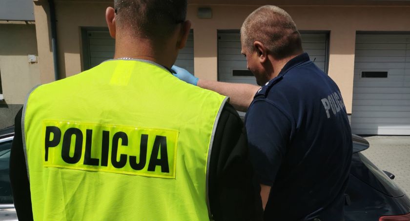Terroryzował swoich sąsiadów. Młody mężczyzna został zatrzymany
