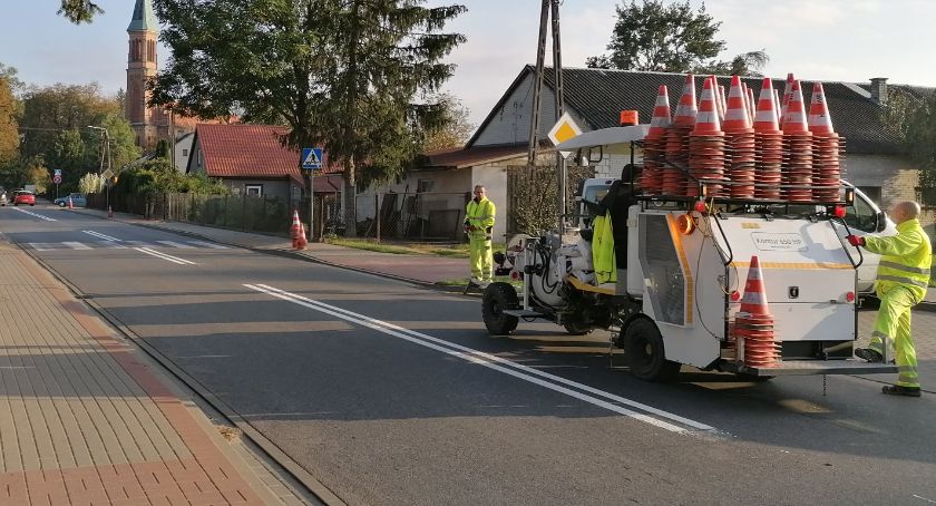 Wykonają oznakowanie poziome. Będzie bezpieczniej na drogach w powiecie ciechanowskim