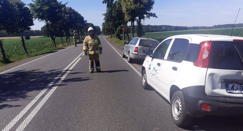 Trzy osobówki zderzyły się pod Ciechanowem [zdjęcia]