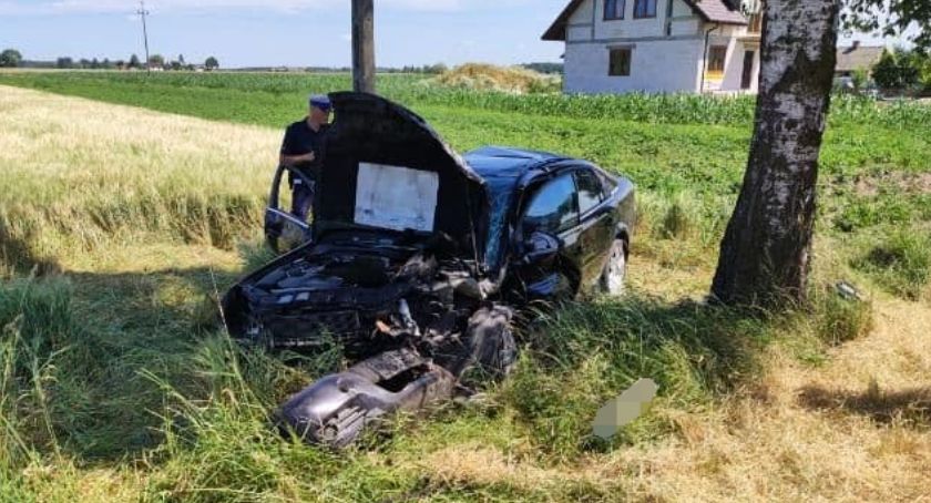 Uciekli z miejsca wypadku. Namierzyli ich policjanci z Ciechanowa i Glinojecka [zdjęcia]