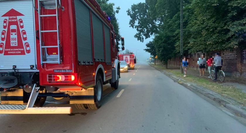 BMW wjechało w grupę pieszych. Poważny wypadek w Glinojecku [zdjęcia]