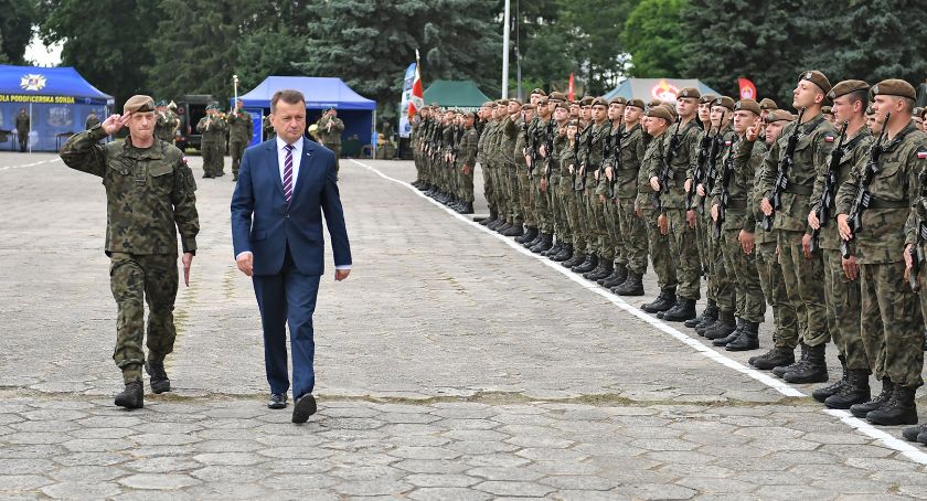 Szef MON odwiedził ciechanowskie koszary [zdjęcia]