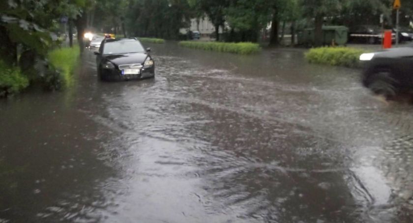 Nawałnica nad Ciechanowem i powiatem - kilkadziesiąt interwencji straży pożarnej