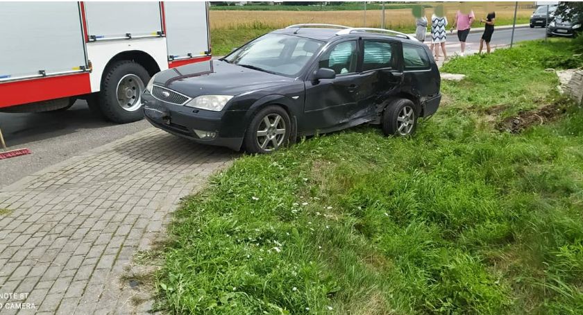 Senior spowodował kolizję. Był poszukiwany [zdjęcia]