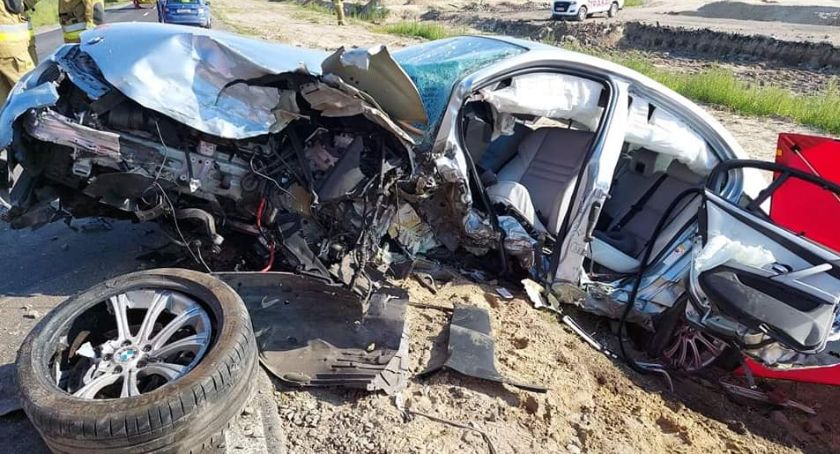 AKTUALIZACJA: Tragiczny wypadek. Zginął jeden z kierowców [zdjęcia]