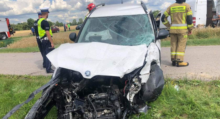 Wypadek pod Ciechanowem. Są ranni [zdjęcia]