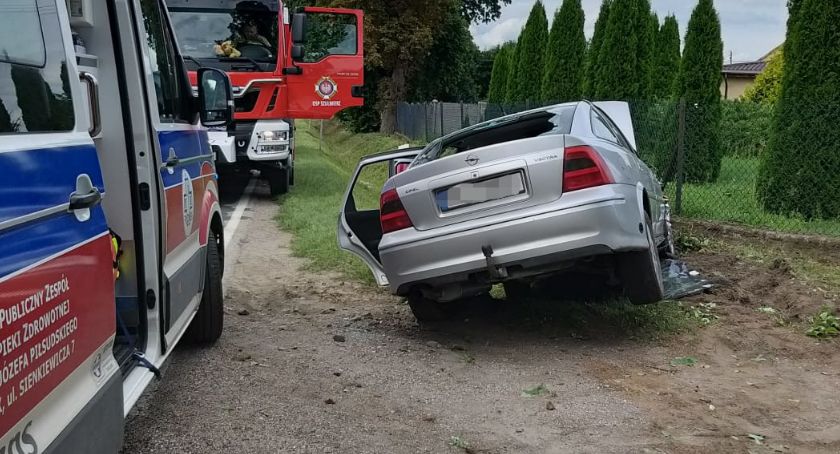 Najpierw uderzył w inne auto, później wjechał do rowu. Kierowca Opla zatrzymany pod Ciechanowem