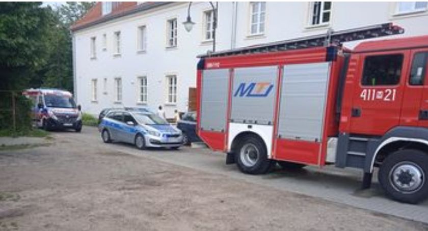 Interwencja policji i straży pożarnej w Krzywej Hali
