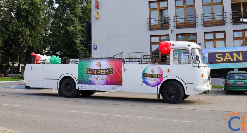 Na ulicach Ciechanowa pojawił się ogórek cabrio. Wy też możecie się nim przejechać! [wideo/zdjęcia]