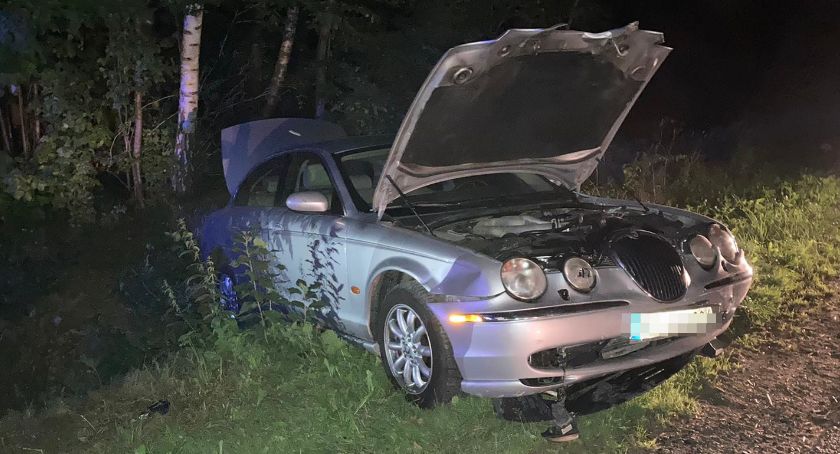 Jaguar zderzył się z Mercedesem w powiecie ciechanowskim [zdjęcia]