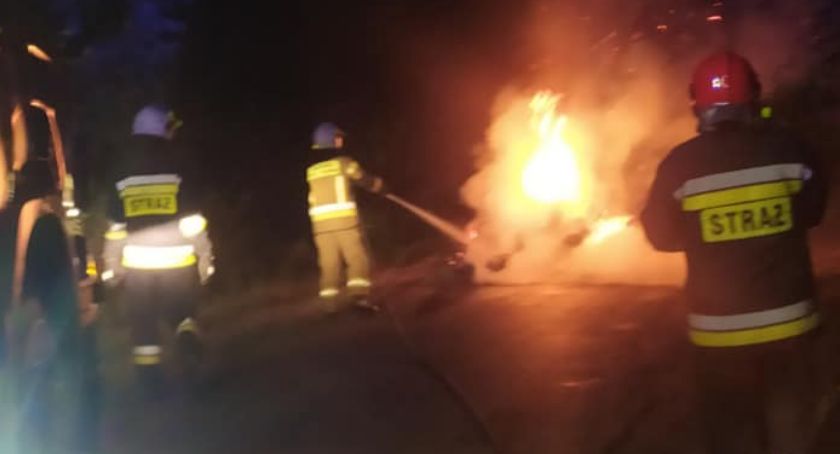 Płonące przeszkody na drogach pod Ciechanowem [zdjęcia]